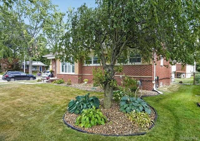 4th image of 9072 Denne St, Livonia City Wayne, MI 48150 | MLS# 20261066414