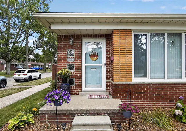 5th image of 9072 Denne St, Livonia City Wayne, MI 48150 | MLS# 20261066414