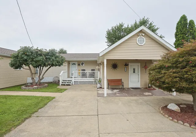 Photo 2 of Single family home for sale at 51770 Easy St, Paw Paw, MI 49079 | MLS# 69026043791 | Listing updated on 2026-09-18