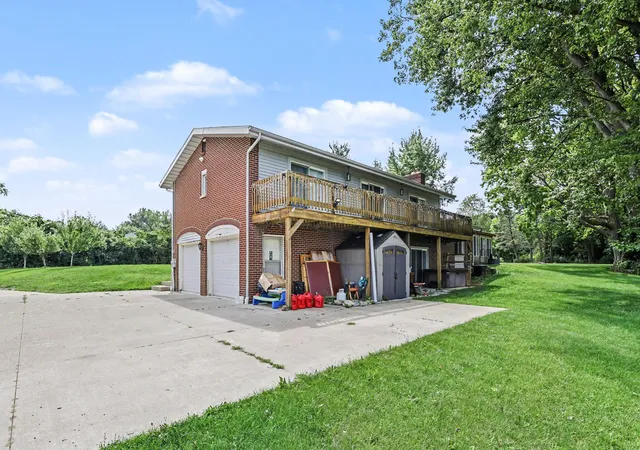 Photo 4 of Single family home for sale at 5036 Anderson Dr, Coloma, MI 49038 | MLS# 69026043797 | Listing updated on 2026-09-17
