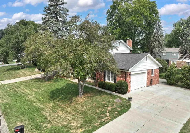 Photo 3 of Single family home for sale at 5417 Fieldcrest Dr, Shelby Township, MI 48316 | MLS# 58050219130 | Listing updated on 2026-08-25