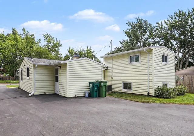 25th image of 237 24th St N, Springfield, MI 49037 | MLS# 66026043802