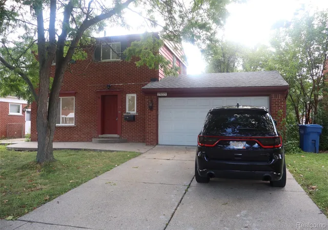 Photo 3 of Single family home for sale at 29275 Roan Dr, Warren, MI 48093 | MLS# 20261066440 | Listing updated on 2026-09-04