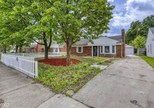 Photo 3 of Single family home for sale at 4335 W 14 Mile Rd, Royal Oak, MI 48073 | MLS# 58050219132 | Listing updated on 2026-08-21