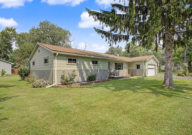 2nd image of 7676 Southmoor Dr, Monroe, MI 48161 | MLS# 81026043806
