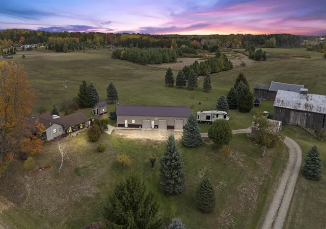 3rd image of 3626 90Th Ave, Evart, MI 49631 | MLS# 78080072560