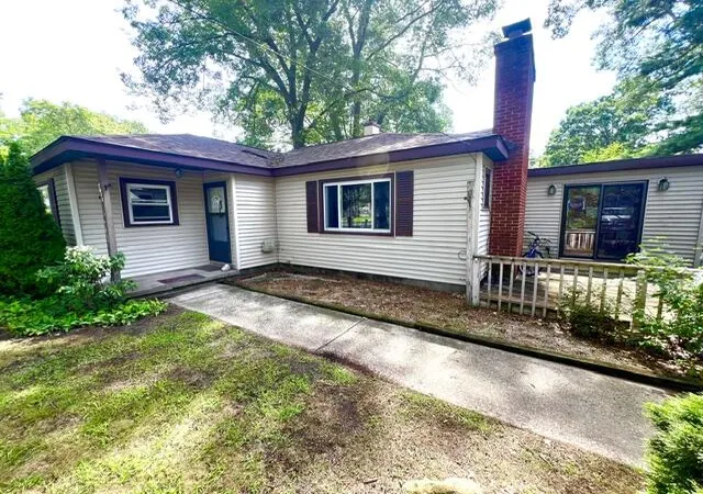 Photo 3 of Single family home for sale at 2063 S Manitou Cir, Norton Shores, MI 49441 | MLS# 65026043818 | Listing updated on 2026-09-15