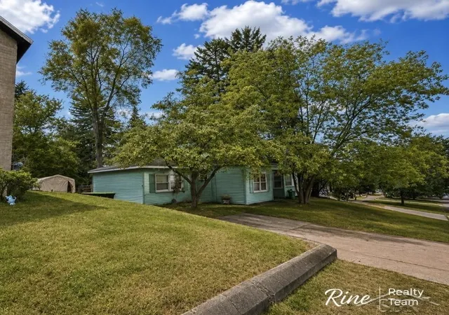 2nd image of 309 E Ludington St, Iron Mountain, MI 49801 | MLS# 61050219138