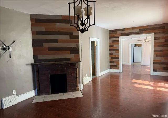 Photo 3 of Single family home for sale at 909 Pine St, Port Huron, MI 48060 | MLS# 20261066463 | Listing updated on 2026-08-20