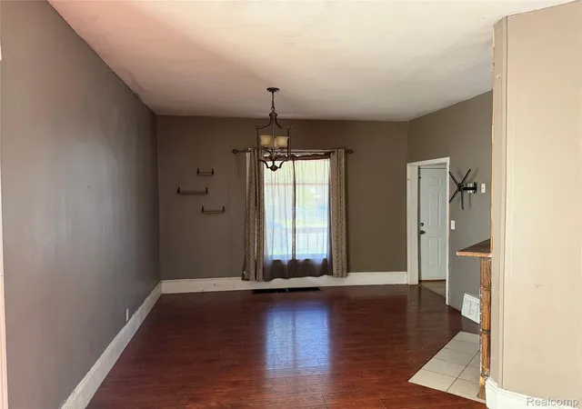 Photo 4 of Single family home for sale at 909 Pine St, Port Huron, MI 48060 | MLS# 20261066463 | Listing updated on 2026-08-20