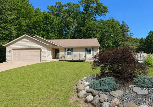Photo 2 of Single family home for sale at 4122 Duck Lake Rd, Whitehall, MI 49461 | MLS# 71026043828 | Listing updated on 2026-09-15
