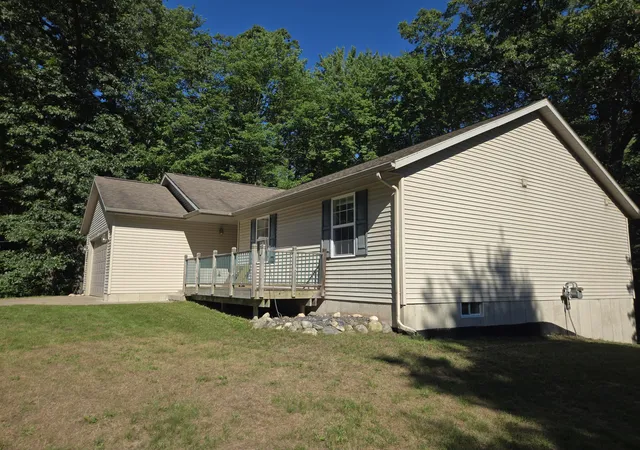 Photo 3 of Single family home for sale at 4122 Duck Lake Rd, Whitehall, MI 49461 | MLS# 71026043828 | Listing updated on 2026-09-15