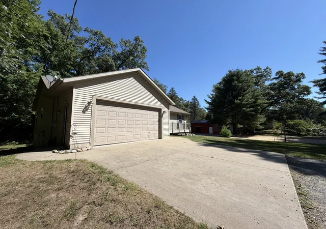 Photo 3 of Single family home for sale at 4122 Duck Lake Rd, Whitehall, MI 49461 | MLS# 71026043828 | Listing updated on 2026-09-15