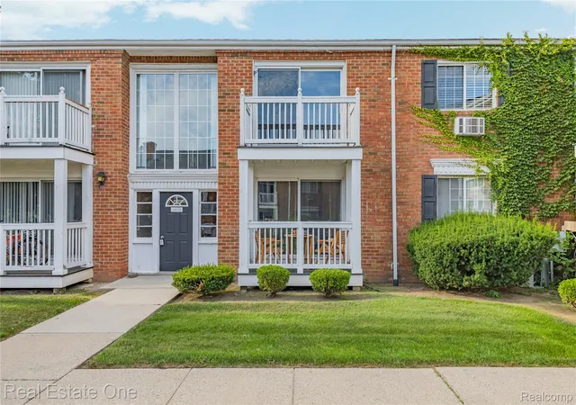 3rd image of 2405 Torquay Ave #207, Royal Oak, MI 48073 | MLS# 20261066467
