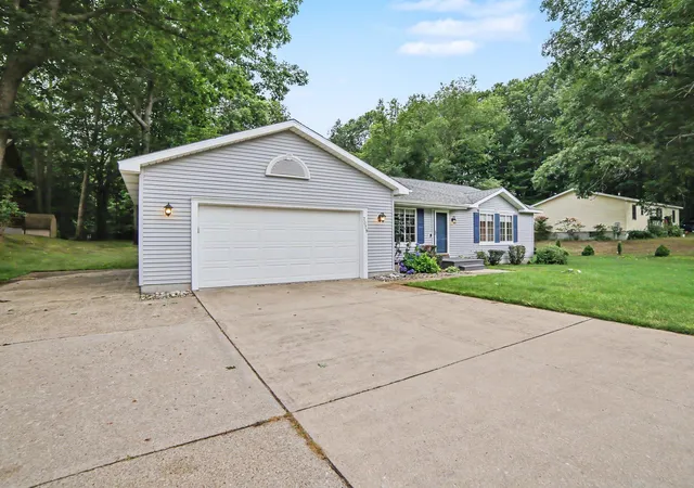Photo 3 of Single family home for sale at 7079 W Decker Rd, Ludington, MI 49431 | MLS# 67026043835 | Listing updated on 2026-08-20