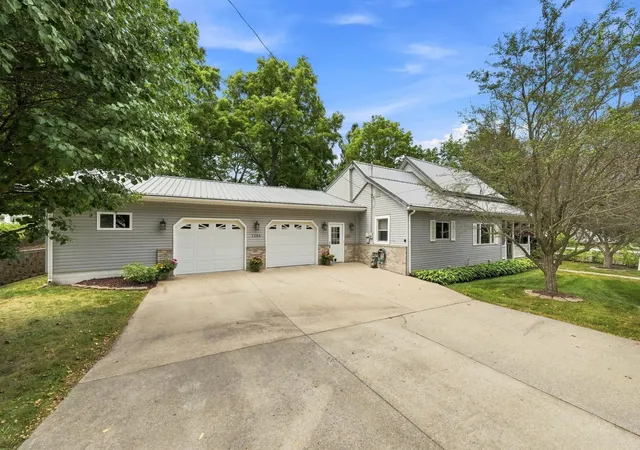 2nd image of 1126 Laurel St, Cadillac, MI 49601 | MLS# 78080072569