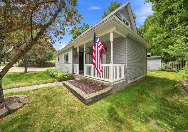 4th image of 1126 Laurel St, Cadillac, MI 49601 | MLS# 78080072569