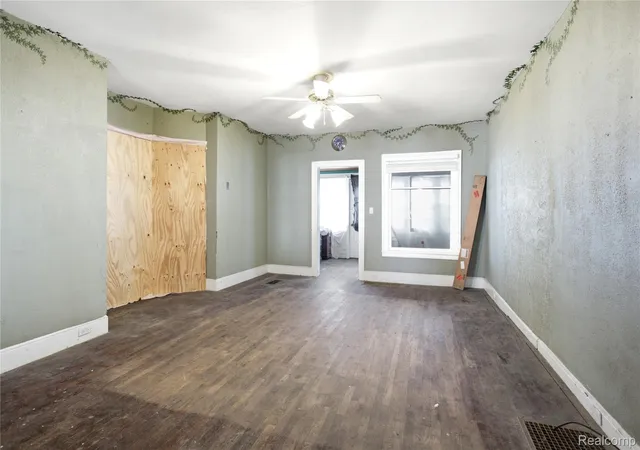 Photo 3 of Single family home for sale at 201 W Liberty St, South Lyon City Oakland, MI 48178 | MLS# 20261066481 | Listing updated on 2026-08-22