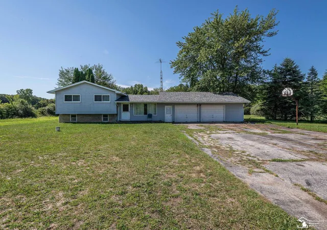Photo 1 of Sale Pending at 12347 S Custer Rd, Dundee, MI 48131 | MLS# 57050219145 | Listing updated on 2026-09-15