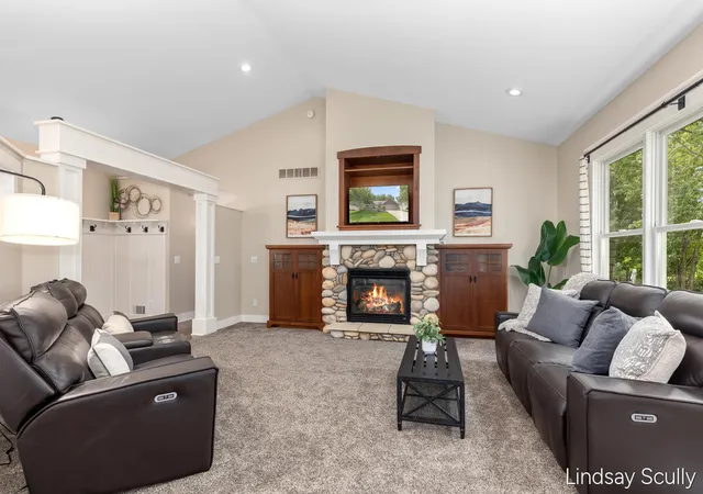 Photo 4 of Single family home for sale at 7889 Meadowood Dr, Hudsonville, MI 49426 | MLS# 65026043846 | Listing updated on 2026-08-31