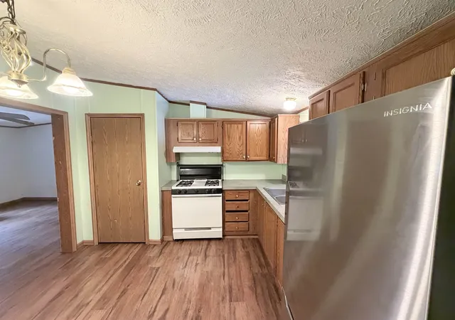 5th image of 129 Pinecrest Dr, Beulah, MI 49617 | MLS# 78080072570