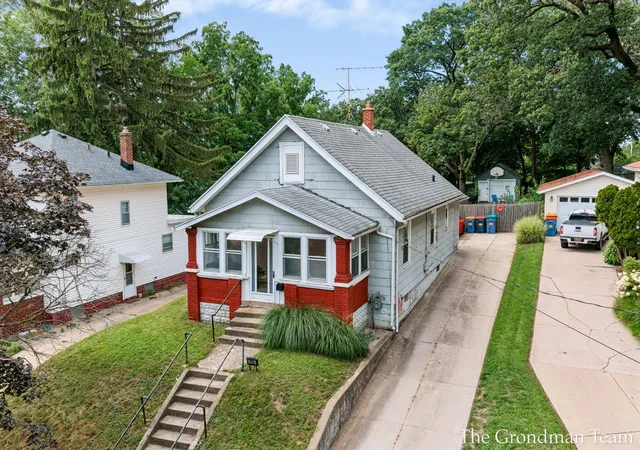 Photo 1 of Sale Pending at 513 Spring Ave Ne, Grand Rapids, MI 49503 | MLS# 65026043857 | Listing updated on 2026-08-21