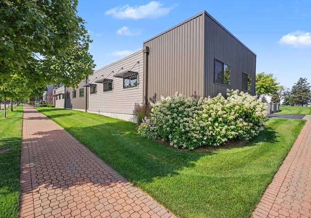 2nd image of 110 Central Ave, Holland, MI 49423
