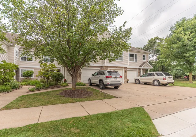 Listing Photo 2 - Condo for sale in building located at 628 Riverstone Ln, Chelsea, MI 48118