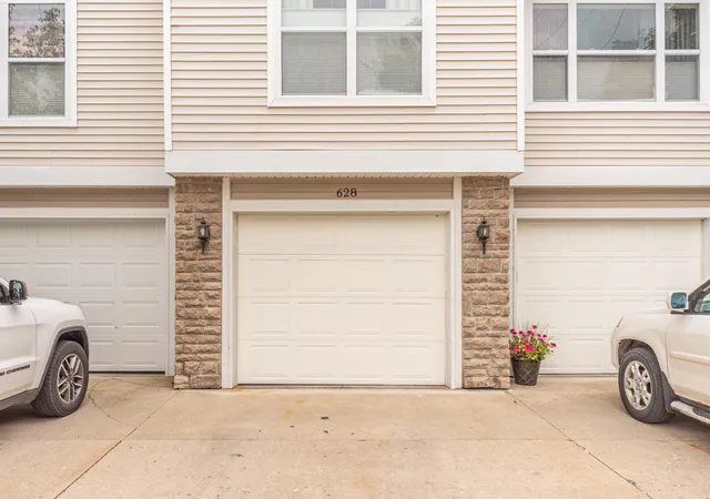 Listing Photo 4 - Condo for sale in building located at 628 Riverstone Ln, Chelsea, MI 48118
