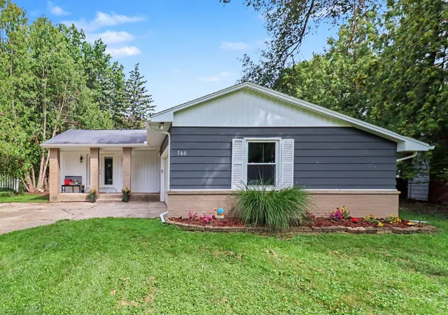 Photo 2 of Single family home for sale at 760 Maynard Nw, Grand Rapids, MI 49504 | MLS# 65026043862 | Listing updated on 2026-09-29