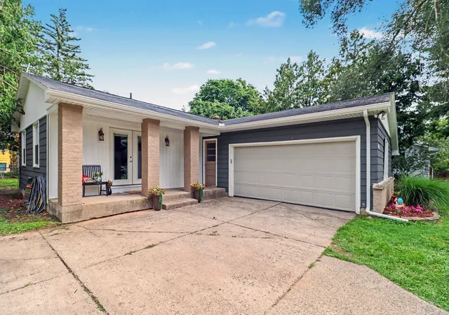 Photo 3 of Single family home for sale at 760 Maynard Nw, Grand Rapids, MI 49504 | MLS# 65026043862 | Listing updated on 2026-09-29