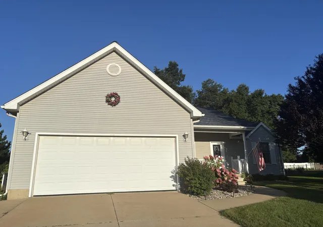 Photo 1 of Single family home for sale at 1318 Catsyl Rd, Jackson, MI 49203 | MLS# 81026043864 | Listing updated on 2026-09-16
