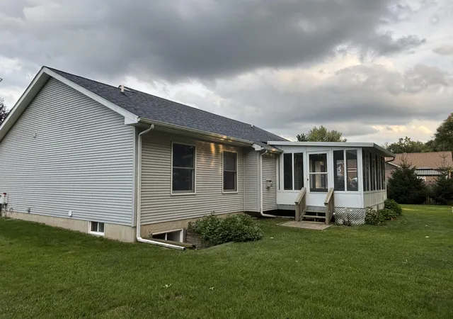 3rd image of 1318 Catsyl Rd, Jackson, MI 49203 | MLS# 81026043864