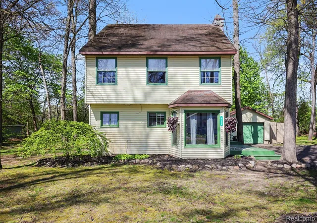 Photo 3 of Single family home for sale at 4725 Hickory Dr, Highland, MI 48356 | MLS# 20261066530 | Listing updated on 2026-08-21