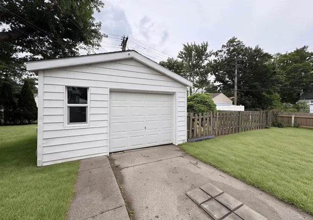 3rd image of 29044 Hillview St, Roseville, MI 48066 | MLS# 58050219163