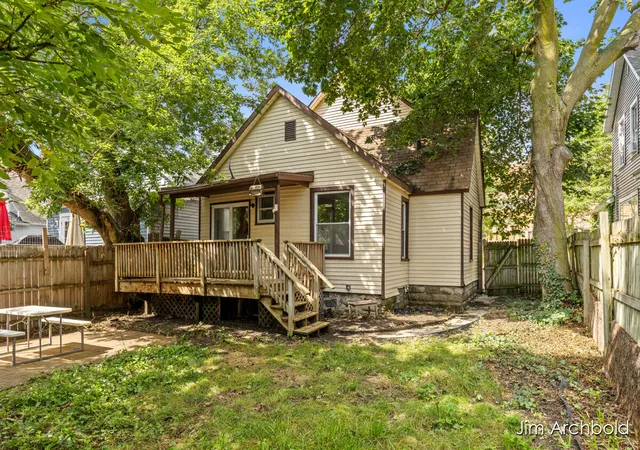 23rd image of 816 Jennette Ave Nw, Grand Rapids, MI 49504 | MLS# 65026043874