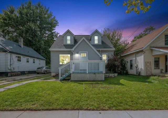 Photo 2 of Single family home for sale at 1319 Diamond Ave Ne, Grand Rapids, MI 49505 | MLS# 65026043875 | Listing updated on 2026-09-02