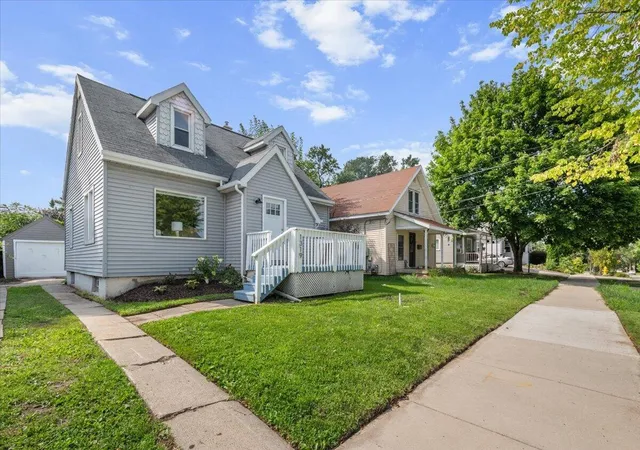 Photo 4 of Single family home for sale at 1319 Diamond Ave NE, Grand Rapids, MI 49505 | MLS# 65026043875 | Listing updated on 2026-09-02