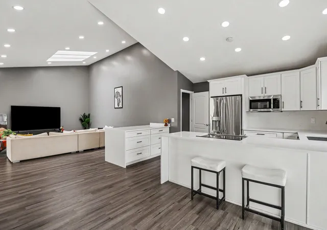 Photo 4 of Condo for sale at 5655 Hillcrest Cir E, West Bloomfield, MI 48322 | MLS# 81026043883 | Listing updated on 2026-08-20
