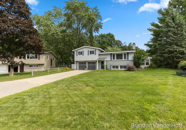 1st image of 980 Bellewood Dr Se, Grand Rapids, MI 49508 | MLS# 65026043886