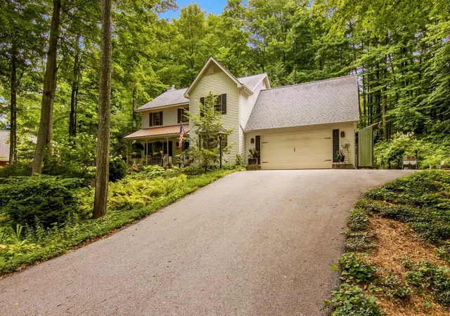 2nd image of 8335 Forest Dr, Traverse City, MI 49684 | MLS# 78080072573