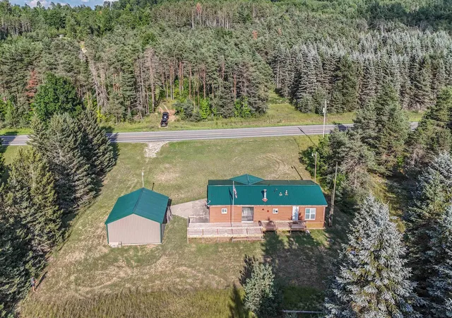 Photo 4 of Single family home for sale at 3749 N 29 1/4 Rd, Mesick, MI 49668 | MLS# 78080072576 | Listing updated on 2026-08-25