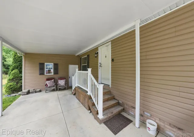 Photo 3 of Single family home for sale at 297 Dennis K Ct, White Lake, MI 48386 | MLS# 20261066541 | Listing updated on 2026-09-01