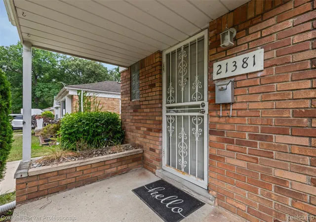 Photo 1 of Sale Pending at 21381 Kipling St, Oak Park, MI 48237 | MLS# 20261066542 | Listing updated on 2026-08-31