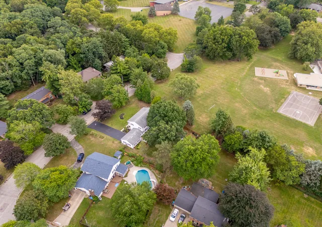45th image of 2222 Aberdeen Dr, Kalamazoo, MI 49008 | MLS# 66026043890