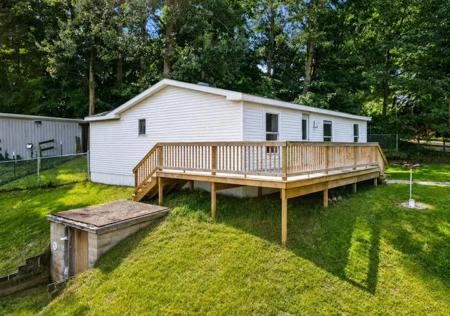 2nd image of 5516 Bartonville Rd, Belding, MI 48809 | MLS# 65026043894