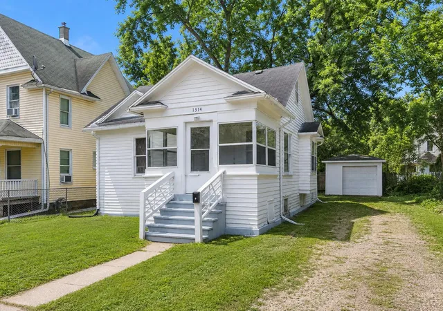 1st image of 1314 Clinton Ave, Kalamazoo, MI 49001 | MLS# 66026043892