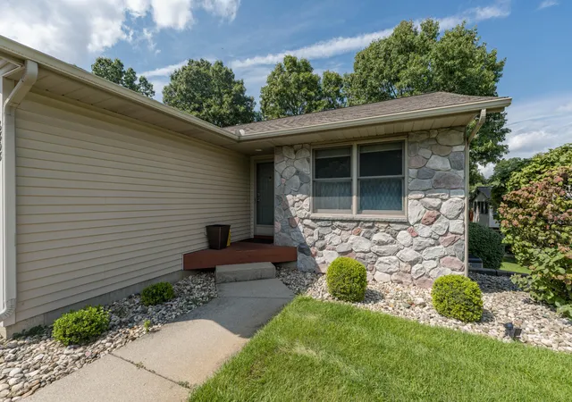 Listing Photo 2 - Condo for sale in building located at 6808 Birdsong Ave, Kalamazoo, MI 49009
