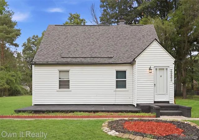 Photo 1 of Single family home for sale at 20802 Midway Ave, Southfield, MI 48075 | MLS# 20261066552 | Listing updated on 2026-09-04