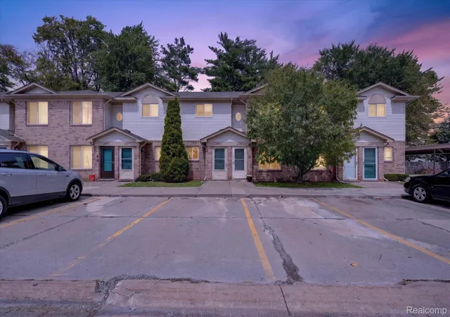 2nd image of 30336 Wedgewood Cir, Roseville, MI 48066 | MLS# 20261066551